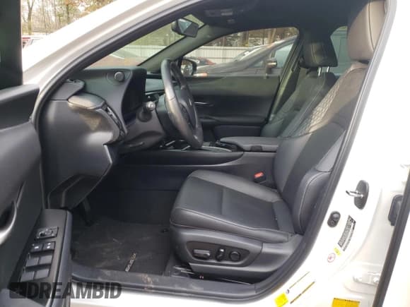 ✅ 2019 Lexus UX 200 • VIN: JTHY3JBH5K2014565 • Lot: 65610252. Wystawiony na Copart z przebiegiem 28 056 mil. Bezpłatny archiwum sprzedaży aukcyjnych z USA i szczegółowy raport historii pojazdu na DreamBid. Zdjęcie 7.