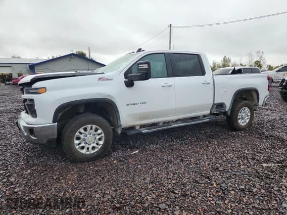 ✅ 2024 Chevrolet Silverado 2500HD LT • VIN: 2GC4YNE76R1136356 • Лот: 82325075. Опубликован ранее на Copart с пробегом 51 302 миль. Бесплатный доступ к архиву аукционных продаж из США и подробный отчёт об истории автомобиля на DreamBid. Изображение 1.