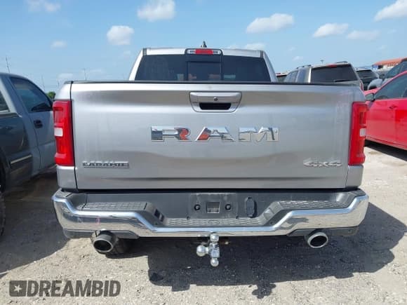 ✅ 2025 Ram 1500 Laramie • VIN: 1C6SRFJP9SN589351 • Лот: 42683602. Опубликован ранее на IAAI с пробегом 27 497 миль. Бесплатный доступ к архиву аукционных продаж из США и подробный отчёт об истории автомобиля на DreamBid. Изображение 17.