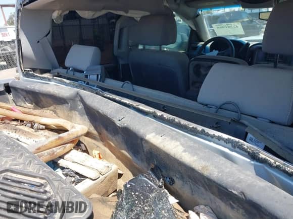 2015 Chevrolet Silverado 1500 LS z VIN 1GCRCPEC8FZ361877, wystawiony jako IAAI lot #42781995 z przebiegiem 278 898 mil mil oraz . Historia ofert i sprzedaży dostępna na DreamBid. Obrazek 21.