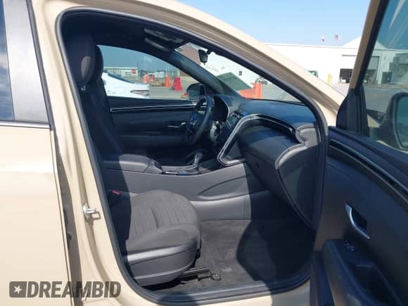 2024 Hyundai Santa Cruz SEL с VIN 5NTJB4AE7RH088708, выставлен на аукционе IAAI как лот 40751476 с пробегом 26 736 миль миль и . История ставок и продаж доступна на DreamBid. Изображение 5.