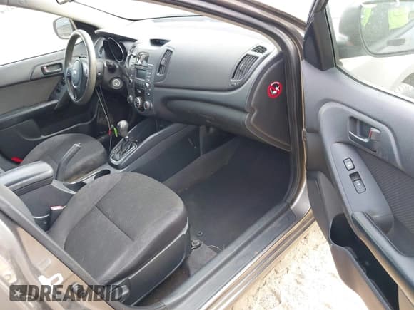 ✅ 2012 Kia Forte EX • VIN: KNAFU5A27C5481994 • Lot: 43557565. Wystawiony na IAAI z przebiegiem 224 075 mil. Bezpłatny archiwum sprzedaży aukcyjnych z USA i szczegółowy raport historii pojazdu na DreamBid. Zdjęcie 5.