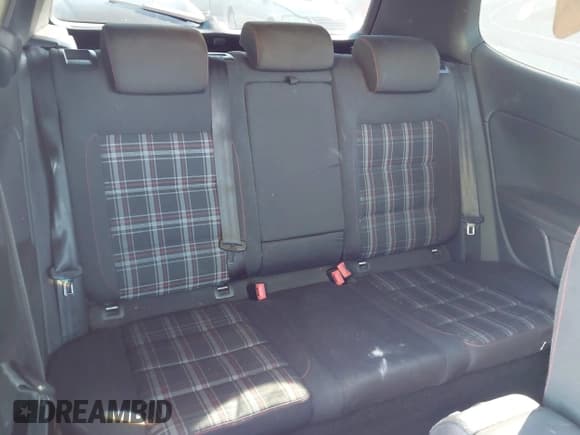 ✅ 2010 Volkswagen Golf GTI • VIN: WVWFD7AJ4AW247177 • Lot: 43875221. Wystawiony na IAAI z przebiegiem 202 913 mil. Bezpłatny archiwum sprzedaży aukcyjnych z USA i szczegółowy raport historii pojazdu na DreamBid. Zdjęcie 8.