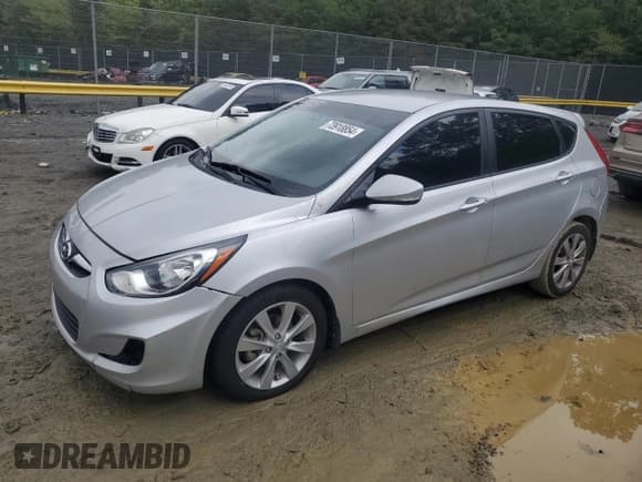 ✅ 2013 Hyundai Accent SE • VIN: KMHCU5AE7DU091478 • Лот: 73918854. Опубликован ранее на Copart с пробегом 74 712 миль. Бесплатный доступ к архиву аукционных продаж из США и подробный отчёт об истории автомобиля на DreamBid. Изображение 1.