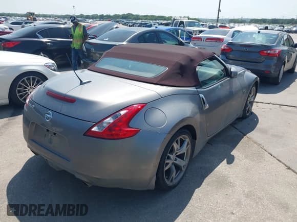 ✅ 2010 Nissan 370Z Touring • VIN: JN1AZ4FH0AM302609 • Lot: 42888650. Wystawiony na IAAI z przebiegiem 81 953 mil. Bezpłatny archiwum sprzedaży aukcyjnych z USA i szczegółowy raport historii pojazdu na DreamBid. Zdjęcie 4.