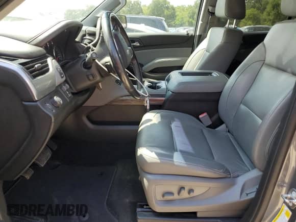 2018 Chevrolet Suburban LT z VIN 1GNSCHKC5JR203220, wystawiony jako Copart lot #70905784 z przebiegiem 89 916 mil mil oraz Szkoda całkowita • Salvage title. Historia ofert i sprzedaży dostępna na DreamBid. Obrazek 7.