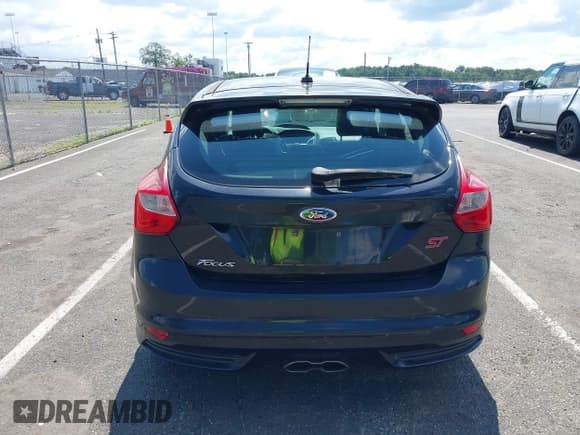 ✅ 2013 Ford Focus ST • VIN: 1FADP3L91DL299680 • Lot: 42803809. Wystawiony na IAAI z przebiegiem 63 307 mil. Bezpłatny archiwum sprzedaży aukcyjnych z USA i szczegółowy raport historii pojazdu na DreamBid. Zdjęcie 16.