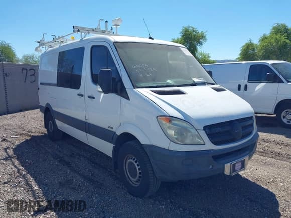 ✅ 2012 Mercedes-Benz Sprinter Cargo • VIN: WD3PE7CC6C5714120 • Lot: 43349478. Wystawiony na IAAI z przebiegiem 108 930 mil. Bezpłatny archiwum sprzedaży aukcyjnych z USA i szczegółowy raport historii pojazdu na DreamBid. Zdjęcie 1.
