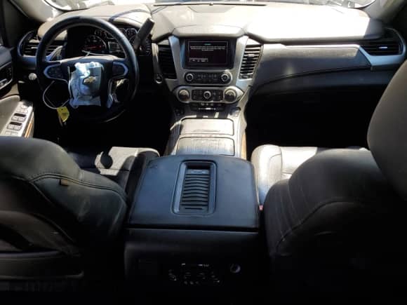 2016 Chevrolet Suburban LTZ z VIN 1GNSKJKC4GR269857, wystawiony jako Copart lot #68060864 z przebiegiem 89 896 mil mil oraz Szkoda całkowita • Salvage title. Historia ofert i sprzedaży dostępna na DreamBid. Obrazek 8.