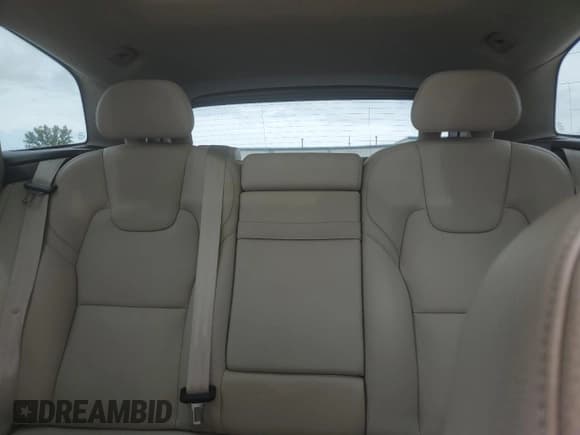 ✅ 2018 Volvo XC60 Momentum • VIN: YV4A22RK9J1049981 • Lot: 64438625. Wystawiony na Copart z przebiegiem 53 664 mil. Bezpłatny archiwum sprzedaży aukcyjnych z USA i szczegółowy raport historii pojazdu na DreamBid. Zdjęcie 10.