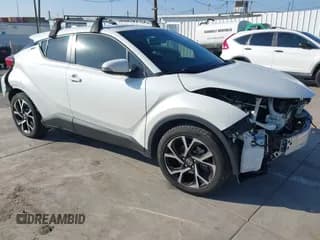 ✅ 2019 Toyota C-HR LE • VIN: JTNKHMBXXK1031929 • Лот: 43540880. Опубликован ранее на IAAI с пробегом 81 196 миль. Бесплатный доступ к архиву аукционных продаж из США и подробный отчёт об истории автомобиля на DreamBid. Изображение 1.