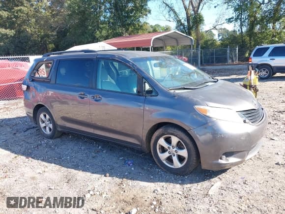 ✅ 2013 Toyota Sienna LE • VIN: 5TDKK3DCXDS368214 • Lot: 43356515. Wystawiony na IAAI z przebiegiem 97 143 mil. Bezpłatny archiwum sprzedaży aukcyjnych z USA i szczegółowy raport historii pojazdu na DreamBid. Zdjęcie 1.