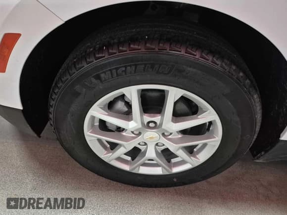 ✅ 2024 Chevrolet Equinox LS • VIN: 3GNAXFEG5RL259230 • Лот: 42192134. Опубликован ранее на IAAI с пробегом 27 миль. Бесплатный доступ к архиву аукционных продаж из США и подробный отчёт об истории автомобиля на DreamBid. Изображение 1.