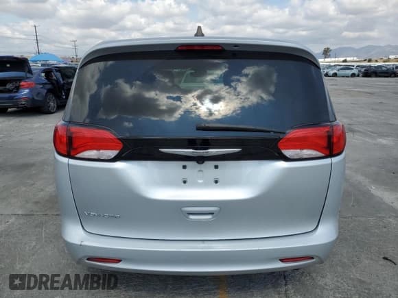 ✅ 2023 Chrysler Voyager LX • VIN: 2C4RC1CG1PR515991 • Лот: 80330515. Опубликован ранее на Copart с пробегом 69 917 миль. Бесплатный доступ к архиву аукционных продаж из США и подробный отчёт об истории автомобиля на DreamBid. Изображение 6.