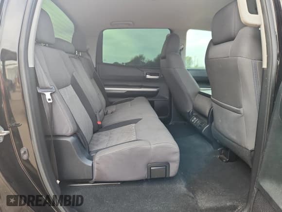 ✅ 2017 Toyota Tundra SR5 • VIN: 5TFEM5F19HX110166 • Lot: 89914345. Wystawiony na Copart z przebiegiem 191 859 mil. Bezpłatny archiwum sprzedaży aukcyjnych z USA i szczegółowy raport historii pojazdu na DreamBid. Zdjęcie 10.