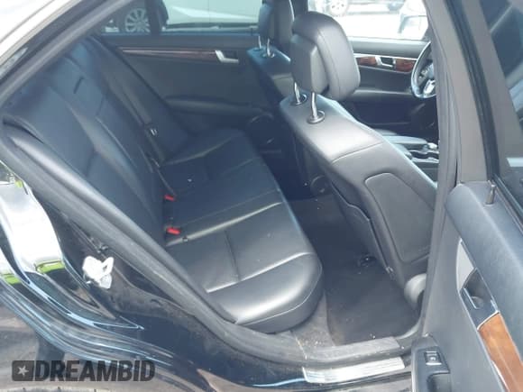 ✅ 2012 Mercedes-Benz C 300 Sport • VIN: WDDGF8BB4CR200153 • Lot: 42585876. Listed on IAAI with 84,843 mi. Free auction sales archive from the USA and detailed vehicle history report at DreamBid. Image 8.