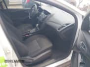 ✅ 2017 Ford Focus S • VIN: 1FADP3E21HL222653 • Lot: 43203065. Wystawiony na IAAI z przebiegiem 39 241 mil. Bezpłatny archiwum sprzedaży aukcyjnych z USA i szczegółowy raport historii pojazdu na DreamBid. Zdjęcie 5.