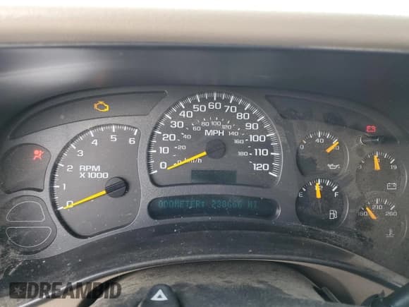 ✅ 2004 Chevrolet Suburban LT • VIN: 3GNEC16T94G149696 • Лот: 48509425. Опубликован ранее на Copart с пробегом 238 666 миль. Бесплатный доступ к архиву аукционных продаж из США и подробный отчёт об истории автомобиля на DreamBid. Изображение 9.