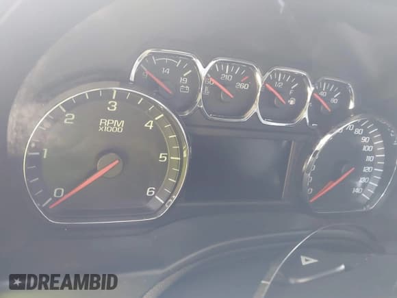 ✅ 2015 Chevrolet Suburban LT • VIN: 1GNSCJKC9FR153713 • Lot: 42436013. Wystawiony na IAAI z przebiegiem Nie podano. Bezpłatny archiwum sprzedaży aukcyjnych z USA i szczegółowy raport historii pojazdu na DreamBid. Zdjęcie 7.