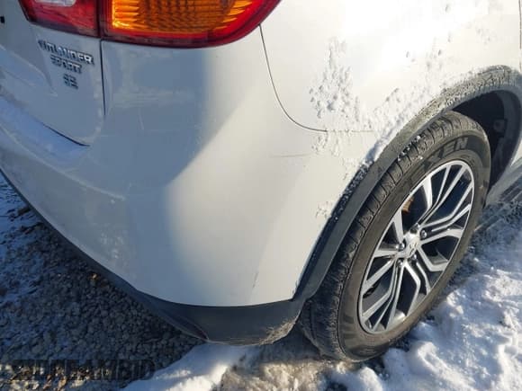 ✅ 2017 Mitsubishi Outlander SE • VIN: JA4AP3AW1HZ060889 • Lot: 43794129. Listed on IAAI with 131,641 mi. Free auction sales archive from the USA and detailed vehicle history report at DreamBid. Image 19.