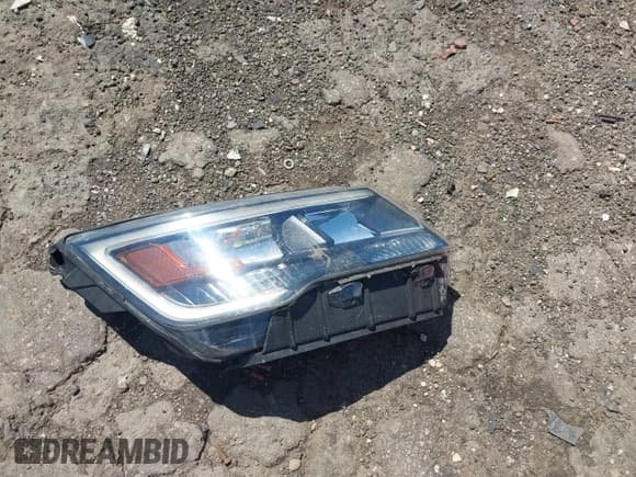 ✅ 2018 Ford Police Interceptor Utility • VIN: 1FM5K8AR7JGC75896 • Lot: 42074768. Wystawiony na IAAI z przebiegiem 105 450 mil. Bezpłatny archiwum sprzedaży aukcyjnych z USA i szczegółowy raport historii pojazdu na DreamBid. Zdjęcie 12.