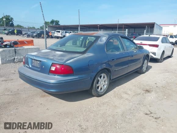 ✅ 2002 Mercury Sable LS Premium • VIN: 1MEHM55S12G611470 • Lot: 42564398. Listed on IAAI with 182,942 mi. Free auction sales archive from the USA and detailed vehicle history report at DreamBid. Image 4.