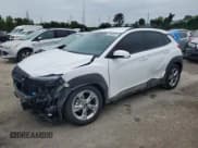 ✅ 2023 Hyundai Kona SEL • VIN: KM8K62AB7PU017038 • Лот: 67065424. Опубликован ранее на Copart с пробегом 7 237 миль. Бесплатный доступ к архиву аукционных продаж из США и подробный отчёт об истории автомобиля на DreamBid. Изображение 1.