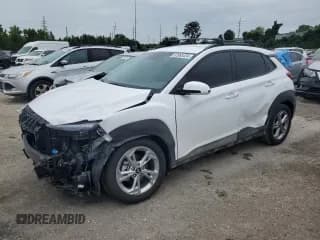 ✅ 2023 Hyundai Kona SEL • VIN: KM8K62AB7PU017038 • Лот: 67065424. Опубликован ранее на Copart с пробегом 7 237 миль. Бесплатный доступ к архиву аукционных продаж из США и подробный отчёт об истории автомобиля на DreamBid. Изображение 1.