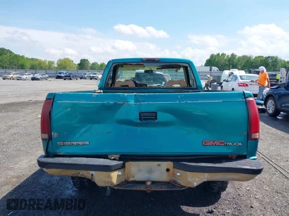 ✅ 1994 GMC Sierra 1500 • VIN: 1GTDC14Z3RZ547523 • Lot: 42072321. Wystawiony na IAAI z przebiegiem 170 695 mil. Bezpłatny archiwum sprzedaży aukcyjnych z USA i szczegółowy raport historii pojazdu na DreamBid. Zdjęcie 16.