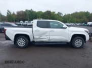 ✅ 2024 Toyota Tacoma SR5 • VIN: 3TYLB5JN6RT007094 • Lot: 43304161. Wystawiony na IAAI z przebiegiem 16 824 mil. Bezpłatny archiwum sprzedaży aukcyjnych z USA i szczegółowy raport historii pojazdu na DreamBid. Zdjęcie 13.