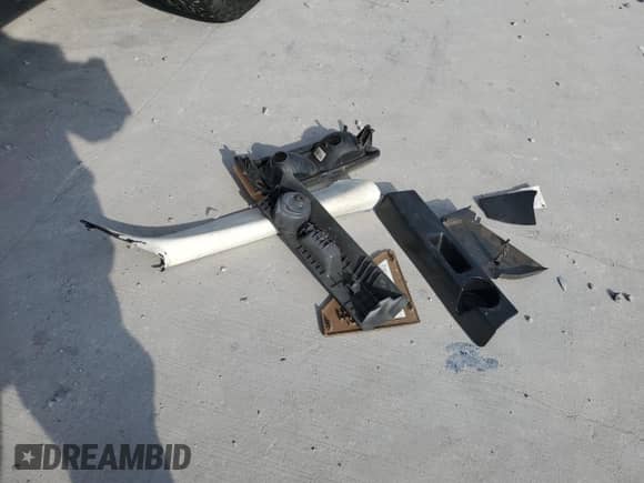 2007 Chevrolet Silverado 1500 LT1 with VIN 1GCEC19V07Z186582, listed as a Copart auction lot 82624535 with 204,867 mi miles and Salvage title. Bid and sale history available at DreamBid. Image 12.