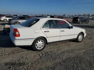 ✅ 1994 Mercedes-Benz 200 220 • VIN: WDBHA22E7RF004365 • Lot: 89779625. Wystawiony na Copart z przebiegiem 185 810 mil. Bezpłatny archiwum sprzedaży aukcyjnych z USA i szczegółowy raport historii pojazdu na DreamBid. Zdjęcie 3.