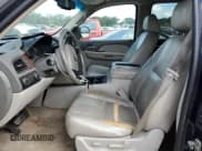 ✅ 2007 Chevrolet Suburban Commercial • VIN: 3GNGK26K97G165152 • Lot: 74175354. Wystawiony na Copart z przebiegiem 368 519 mil. Bezpłatny archiwum sprzedaży aukcyjnych z USA i szczegółowy raport historii pojazdu na DreamBid. Zdjęcie 7.