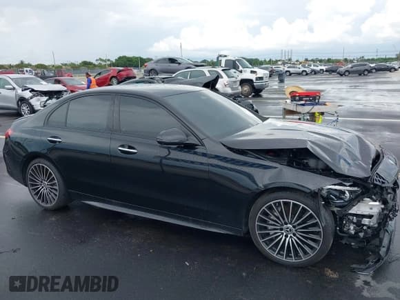 ✅ 2024 Mercedes-Benz C 300 • VIN: W1KAF4GB5RR200890 • Lot: 42708375. Wystawiony na IAAI z przebiegiem 9 338 mil. Bezpłatny archiwum sprzedaży aukcyjnych z USA i szczegółowy raport historii pojazdu na DreamBid. Zdjęcie 13.