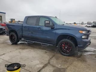 ✅ 2019 Chevrolet Silverado 1500 Custom • VIN: 3GCUYBEF1KG700224 • Lot: 79436234. Wystawiony na Copart z przebiegiem 81 814 mil. Bezpłatny archiwum sprzedaży aukcyjnych z USA i szczegółowy raport historii pojazdu na DreamBid. Zdjęcie 4.