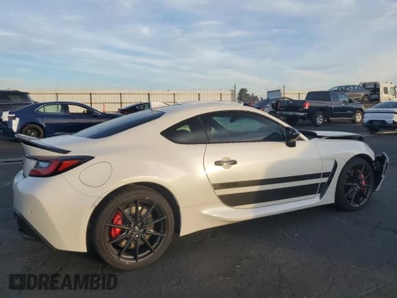 ✅ 2024 Toyota 86 TRUENO Edition • VIN: JF1ZNBM15R8750781 • Lot: 92236275. Listed on Copart with 4,558 mi. Free auction sales archive from the USA and detailed vehicle history report at DreamBid. Image 3.