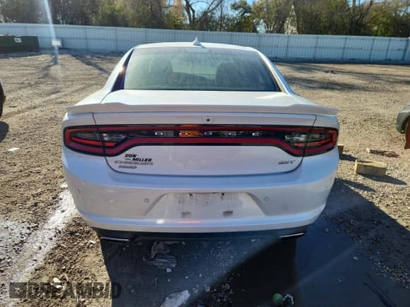 ✅ 2015 Dodge Charger SXT • VIN: 2C3CDXJG3FH875586 • Lot: 90723985. Wystawiony na Copart z przebiegiem 127 862 mil. Bezpłatny archiwum sprzedaży aukcyjnych z USA i szczegółowy raport historii pojazdu na DreamBid. Zdjęcie 6.