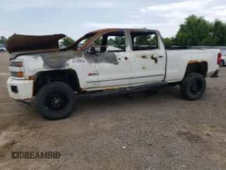 2015 Chevrolet Silverado 2500HD LTZ с VIN 1GC1KWE84FF619786, выставлен на аукционе Copart как лот 61729615 с пробегом Не указан миль и На запчасти • Non repairable. История ставок и продаж доступна на DreamBid. Изображение 1.