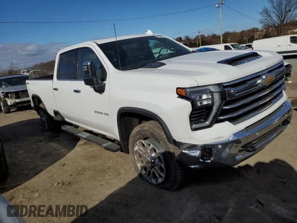 ✅ 2025 Chevrolet Silverado 2500HD • VIN: 1GC4KPE71SF109979 • Lot: 83874004. Listed on Copart with 4,571 mi. Free auction sales archive from the USA and detailed vehicle history report at DreamBid. Image 4.