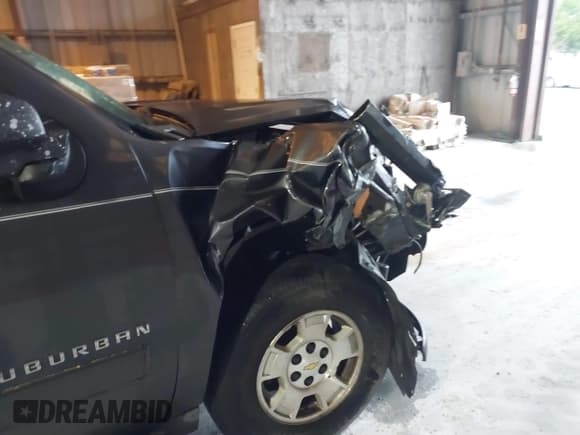 ✅ 2010 Chevrolet Suburban LS • VIN: 1GNUCHE01AR158111 • Lot: 41602157. Listed on IAAI with 263,227 mi. Free auction sales archive from the USA and detailed vehicle history report at DreamBid. Image 19.