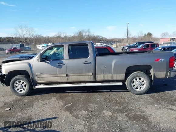 ✅ 2014 Chevrolet Silverado 2500HD LTZ • VIN: 1GC1KYC87EF135639 • Лот: 41490310. Опубликован ранее на IAAI с пробегом 201 405 миль. Бесплатный доступ к архиву аукционных продаж из США и подробный отчёт об истории автомобиля на DreamBid. Изображение 14.