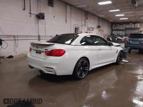 ✅ 2015 BMW M4 • VIN: WBS3U9C56FP967170 • Lot: 43449077. Wystawiony na IAAI z przebiegiem 63 785 mil. Bezpłatny archiwum sprzedaży aukcyjnych z USA i szczegółowy raport historii pojazdu na DreamBid. Zdjęcie 4.