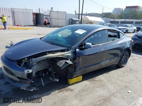 ✅ 2022 Tesla Model 3 • VIN: 5YJ3E1EA9NF212412 • Lot: 42305264. Wystawiony na IAAI z przebiegiem 32 145 mil. Bezpłatny archiwum sprzedaży aukcyjnych z USA i szczegółowy raport historii pojazdu na DreamBid. Zdjęcie 2.