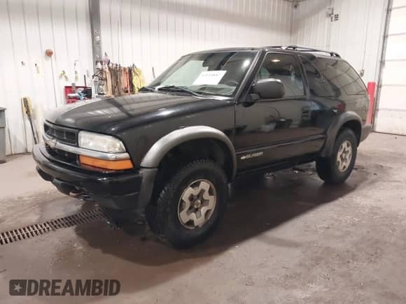2005 Chevrolet Blazer LS with VIN 1GNCT18X35K100432, listed as a IAAI auction lot 42114887 with 172,765 mi miles and . Bid and sale history available at DreamBid. Image 2.