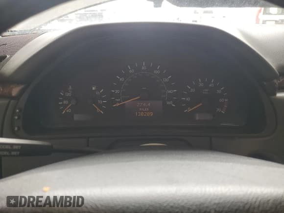 ✅ 2000 Mercedes-Benz E 320 • VIN: WDBJF70J7YB142395 • Лот: 53849225. Опубликован ранее на Copart с пробегом 138 289 миль. Бесплатный доступ к архиву аукционных продаж из США и подробный отчёт об истории автомобиля на DreamBid. Изображение 9.