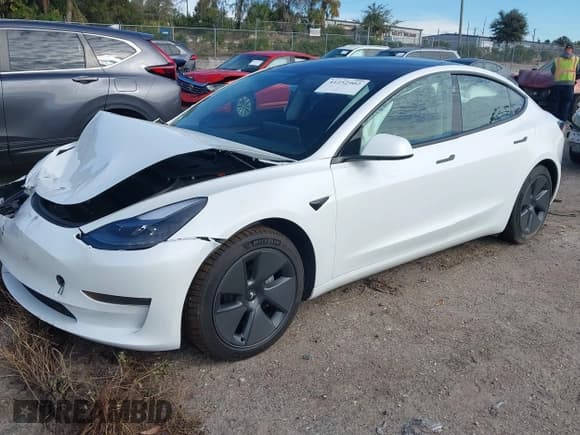 ✅ 2021 Tesla Model 3 Standard Range Plus • VIN: 5YJ3E1EA5MF086418 • Lot: 41252902. Wystawiony na IAAI z przebiegiem 7 858 mil. Bezpłatny archiwum sprzedaży aukcyjnych z USA i szczegółowy raport historii pojazdu na DreamBid. Zdjęcie 2.