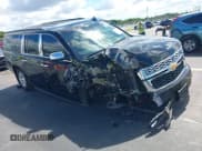✅ 2019 Chevrolet Suburban LT • VIN: 1GNSCHKC1KR307933 • Lot: 43463096. Wystawiony na IAAI z przebiegiem 200 666 mil. Bezpłatny archiwum sprzedaży aukcyjnych z USA i szczegółowy raport historii pojazdu na DreamBid. Zdjęcie 1.