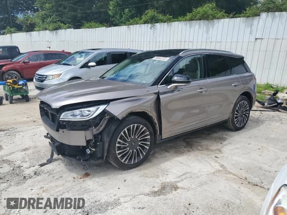 ✅ 2020 Lincoln Corsair Reserve • VIN: 5LMCJ2C98LUL29891 • Lot: 56662233. Wystawiony na Copart z przebiegiem 28 304 mil. Bezpłatny archiwum sprzedaży aukcyjnych z USA i szczegółowy raport historii pojazdu na DreamBid. Zdjęcie 1.