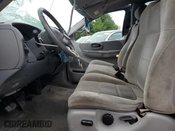 ✅ 2001 Ford F-150 XL • VIN: 1FTRX17L41NA90489 • Lot: 67060015. Listed on Copart with 143,360 mi. Free auction sales archive from the USA and detailed vehicle history report at DreamBid. Image 7.