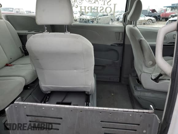 ✅ 2012 Toyota Sienna • VIN: 5TDZK3DC6CS266888 • Lot: 41526344. Listed on Copart with 167,705 mi. Free auction sales archive from the USA and detailed vehicle history report at DreamBid. Image 11.